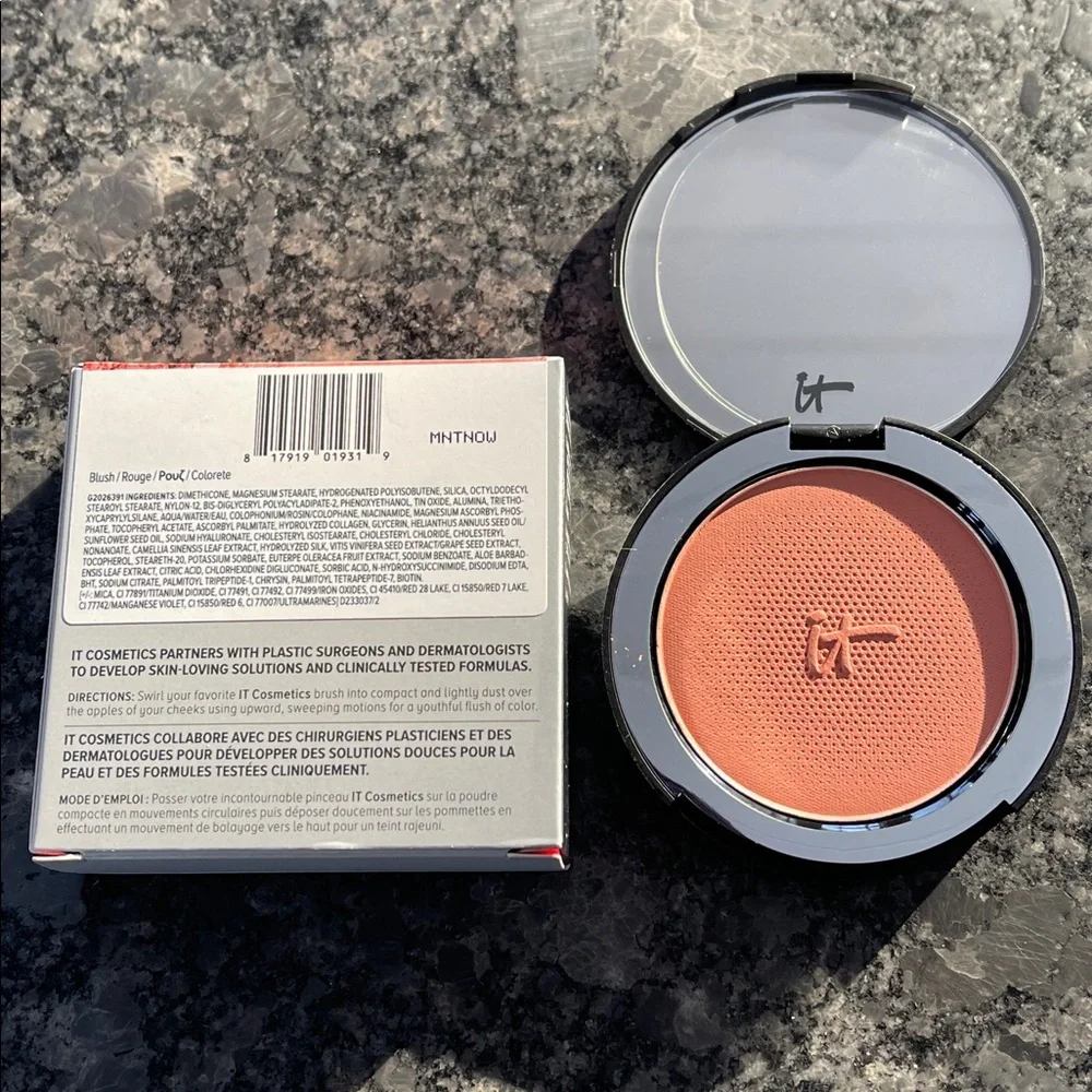 IT Cosmetics Bye Bye Pores Blush in JeNe Sais Quoi (Natural Pink) poreless